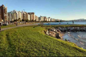 Apto 3 dorm, aconchegante , próximo a beira mar .